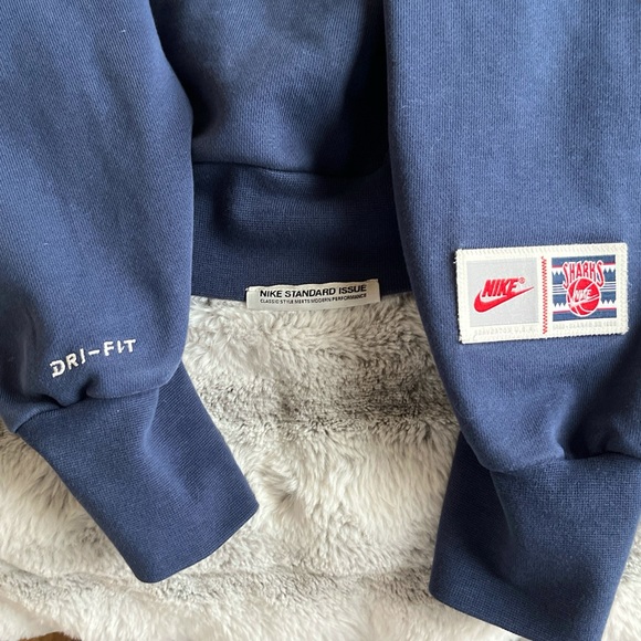 Dri-fit standard issue vintage sharks Nike hoodie - Picture 4 of 5